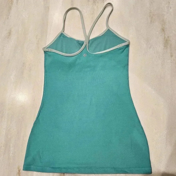 Lululemon Size 4 Green Racerback Athletic sleeveless Yoga Top with built-in bra - Picture 1 of 7